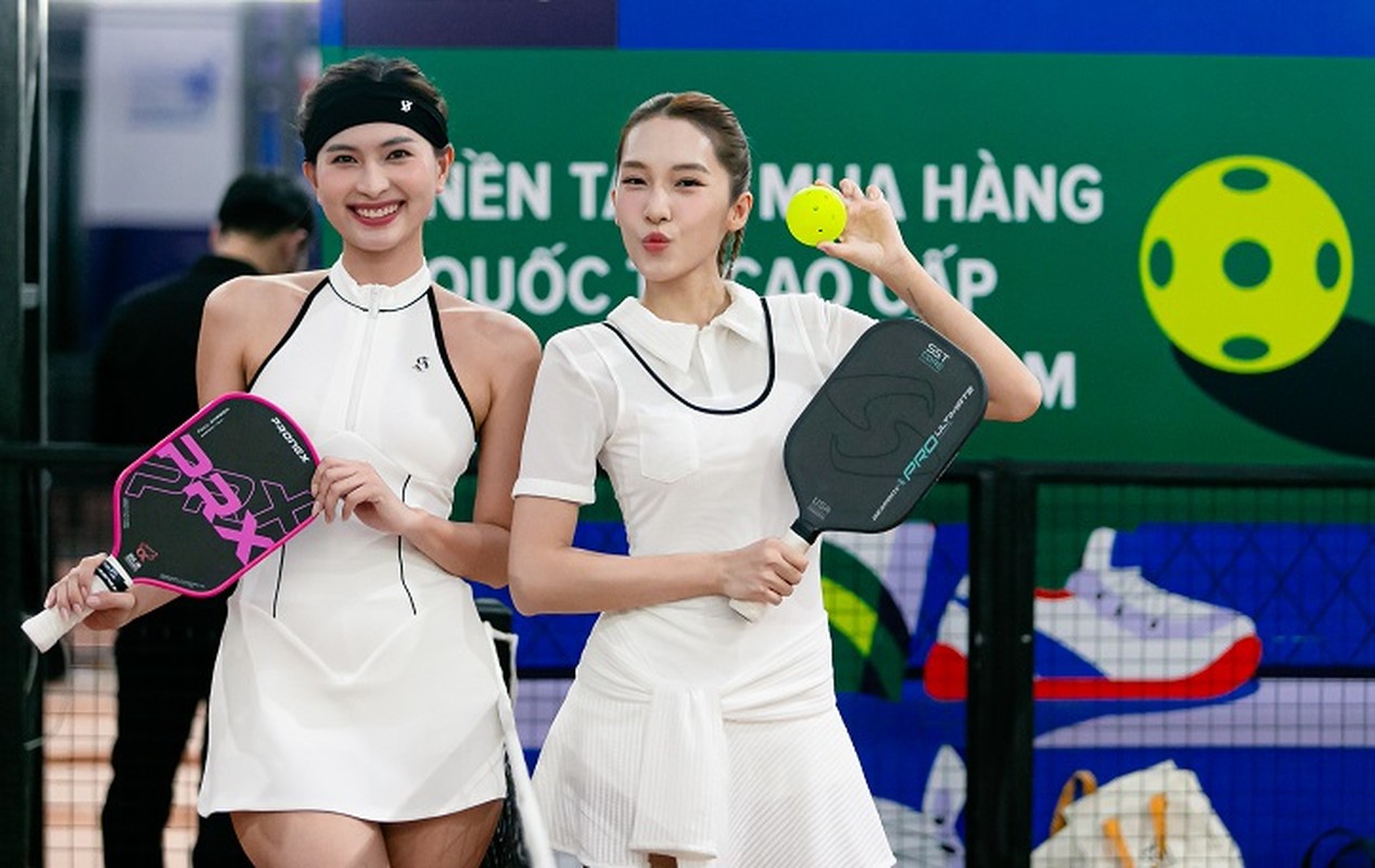 View -             Emily và dàn mỹ nhân khoe vóc dáng gợi cảm trên sân pickleball    