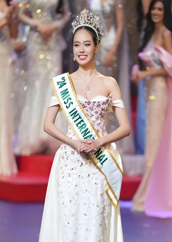 View -             Báo quốc tế rầm rộ đưa tin Thanh Thủy đăng quang Miss International 2024    