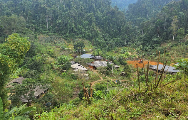 View -             Neo tuổi thanh xuân với bản làng    