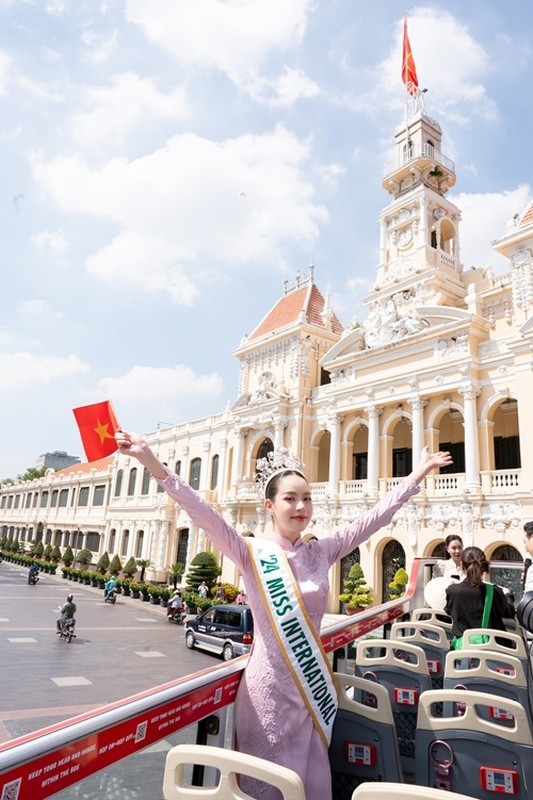 View -             Hoa hậu Quốc tế Thanh Thủy khoe vẻ đẹp ngất ngây khi về nước    