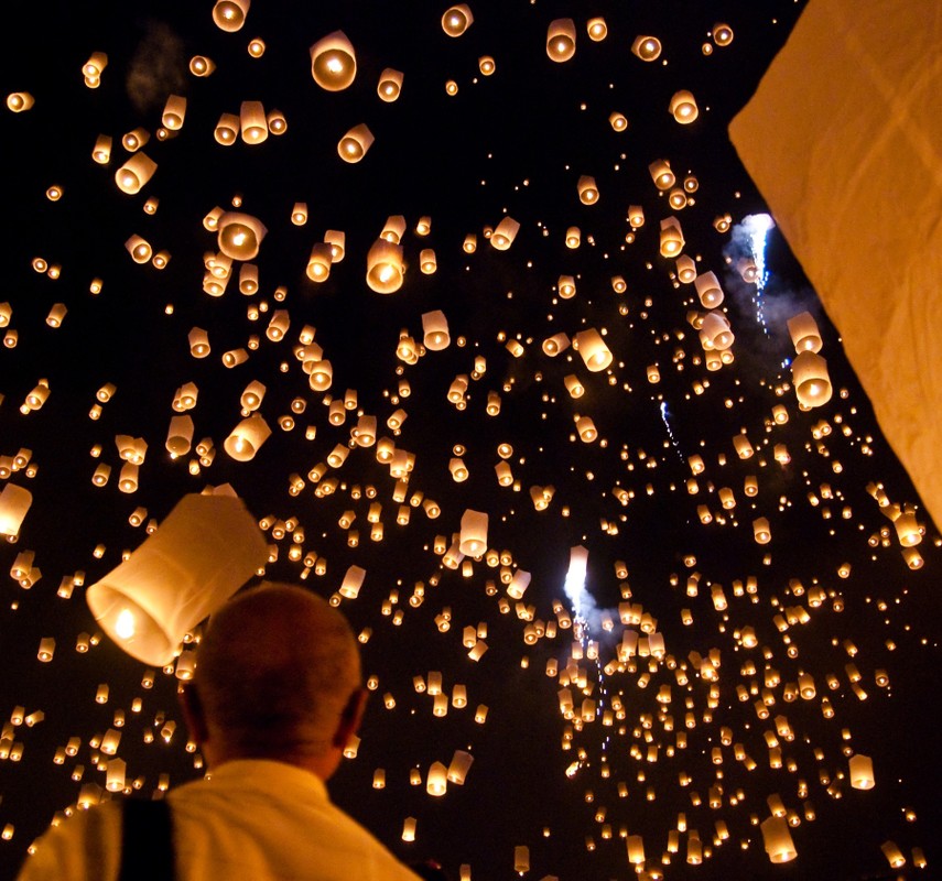 View -             Danh tính gái Việt xinh đẹp trong lễ hội thả đèn trời Chiang Mai    