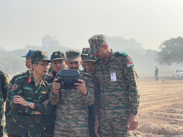 View -             Công binh, quân y và không quân Việt Nam - Ấn Độ diễn tập ứng phó động đất    