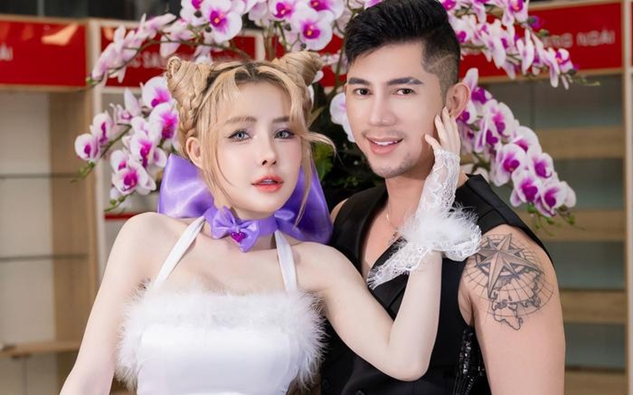 View -             Ngân 98 bất ngờ tỏ thái độ với bạn trai ngay trên sóng livestream    