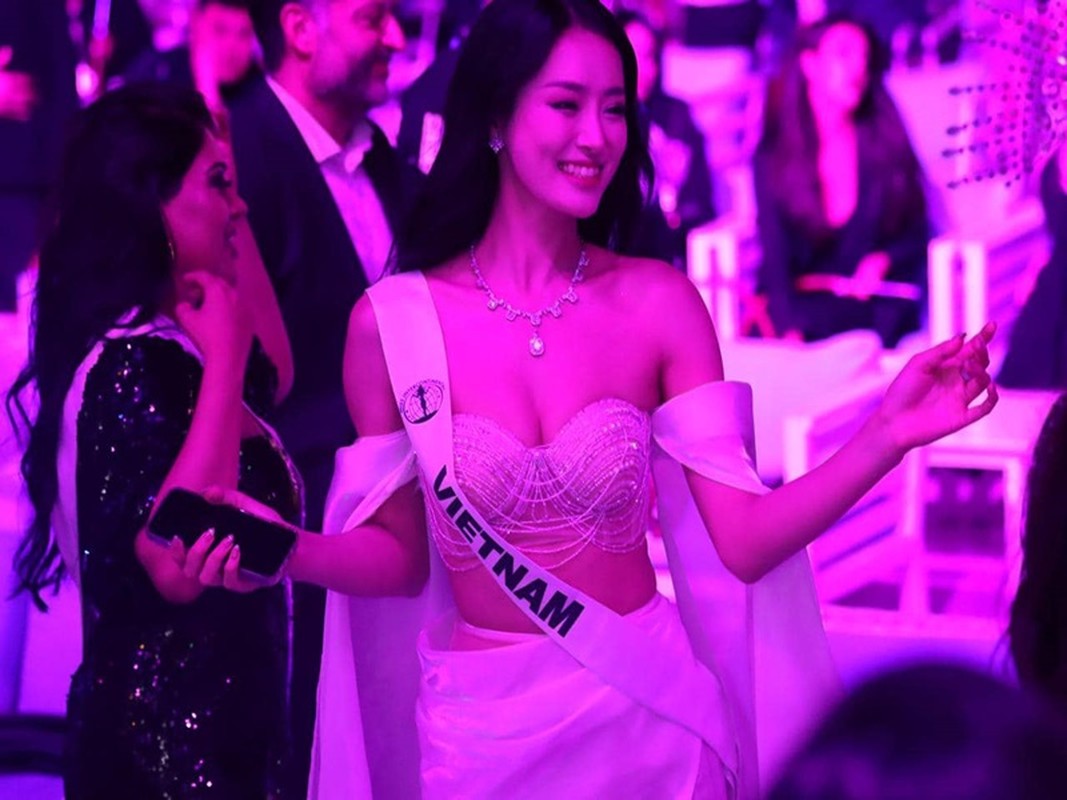 View -             Bùi Khánh Linh diện bikini nóng bỏng ở Miss Intercontinental 2024    