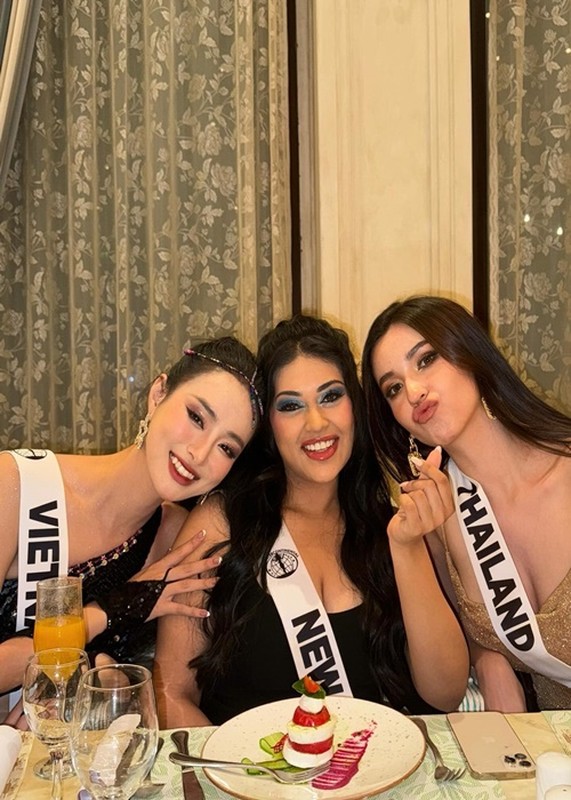 View -             Bùi Khánh Linh diện bikini nóng bỏng ở Miss Intercontinental 2024    