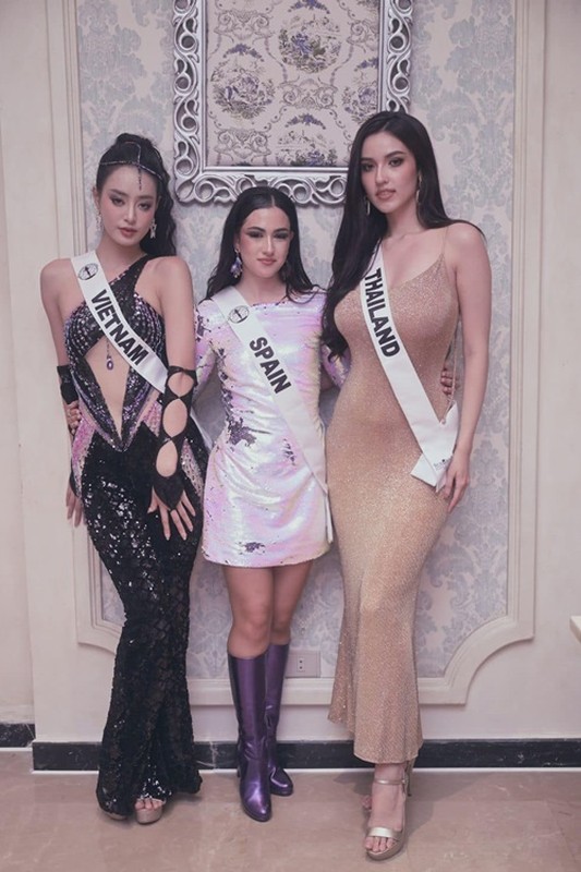 View -             Bùi Khánh Linh diện áo ngực hở bạo ở Miss Intercontinental 2024    