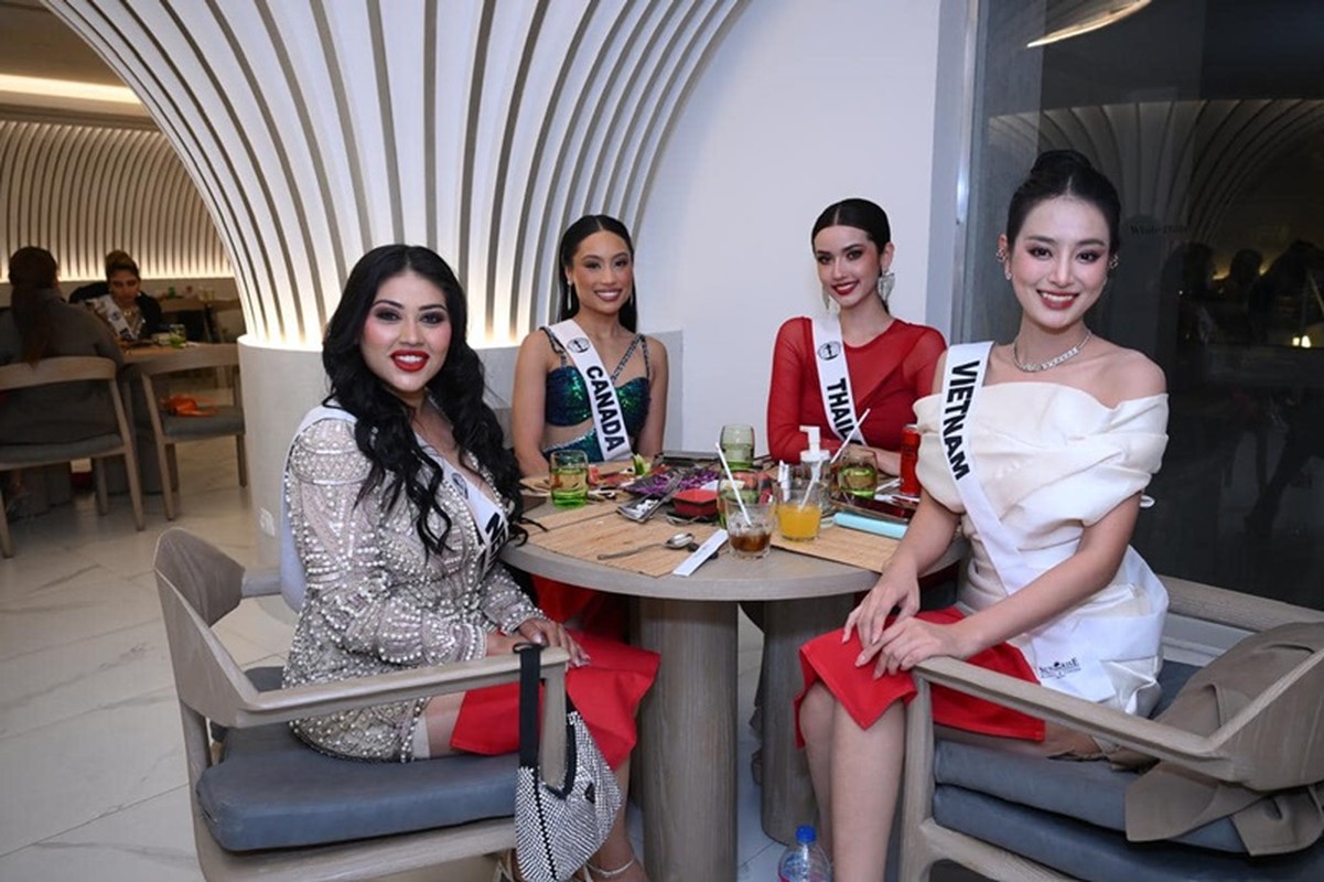 View -             Bùi Khánh Linh diện áo ngực hở bạo ở Miss Intercontinental 2024    