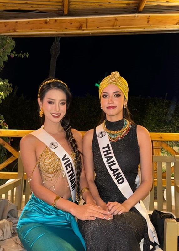 View -             Bùi Khánh Linh diện áo ngực hở bạo ở Miss Intercontinental 2024    