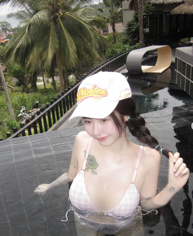 View -             Hot girl xinh đẹp mặc gợi cảm khi ra đường    