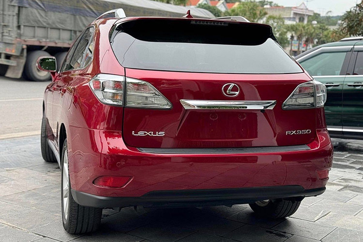 View -             Lexus RX350 chạy chán 14 năm, bán đắt ngang Mazda CX-5 'mới cứng'    