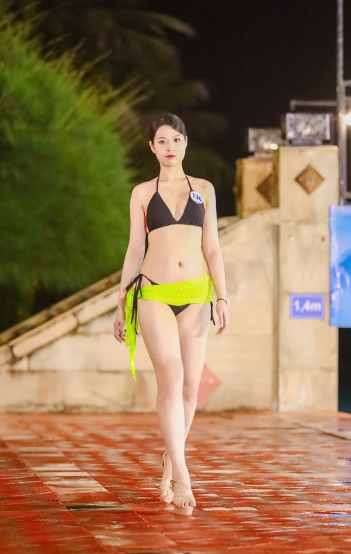 View -             Thí sinh Hoa hậu Việt Nam Thời đại 2024 gợi cảm với bikini    