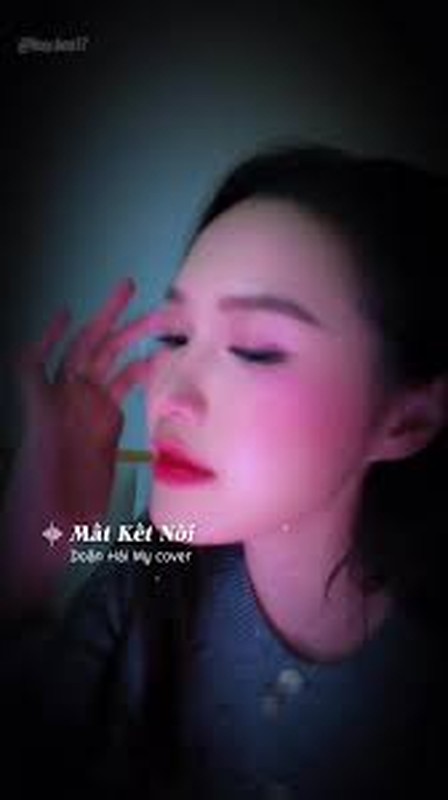 View -             Cover 'Mất Kết Nối', vợ Đoàn Văn Hậu làm triệu người sửng sốt    