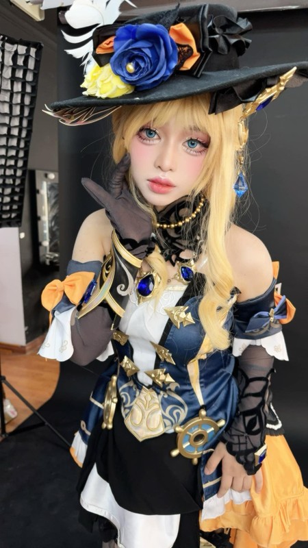 View -             Chuyên cosplay gợi cảm, Hoa Mộc Lan đăng ảnh đời thường khó nhận ra    