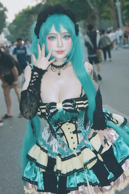 View -             Chuyên cosplay gợi cảm, Hoa Mộc Lan đăng ảnh đời thường khó nhận ra    