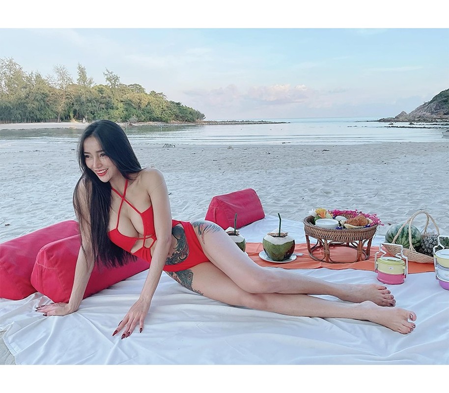 View -             Hot girl Thái Lan diện bikini khoe hình xăm nơi hiểm hóc    