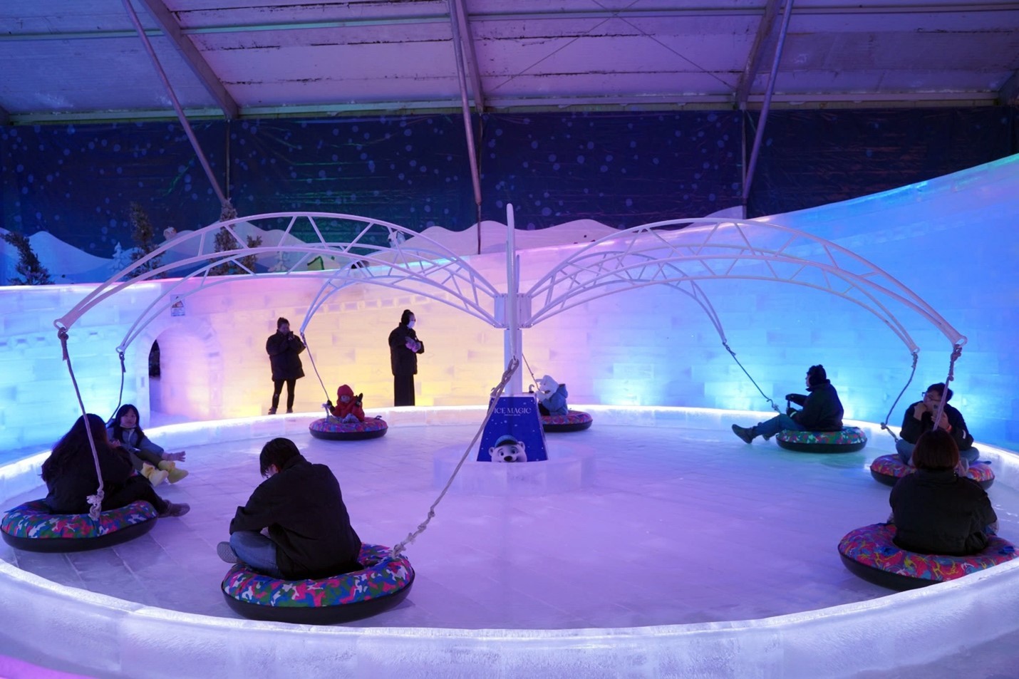 View -             ICE MAGIC - FANTASY ON ICE: Trải nghiệm sân chơi băng tuyết độc đáo giữa lòng thành phố    