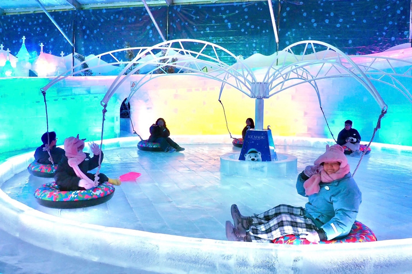 View -             ICE MAGIC - FANTASY ON ICE: Trải nghiệm sân chơi băng tuyết độc đáo giữa lòng thành phố    