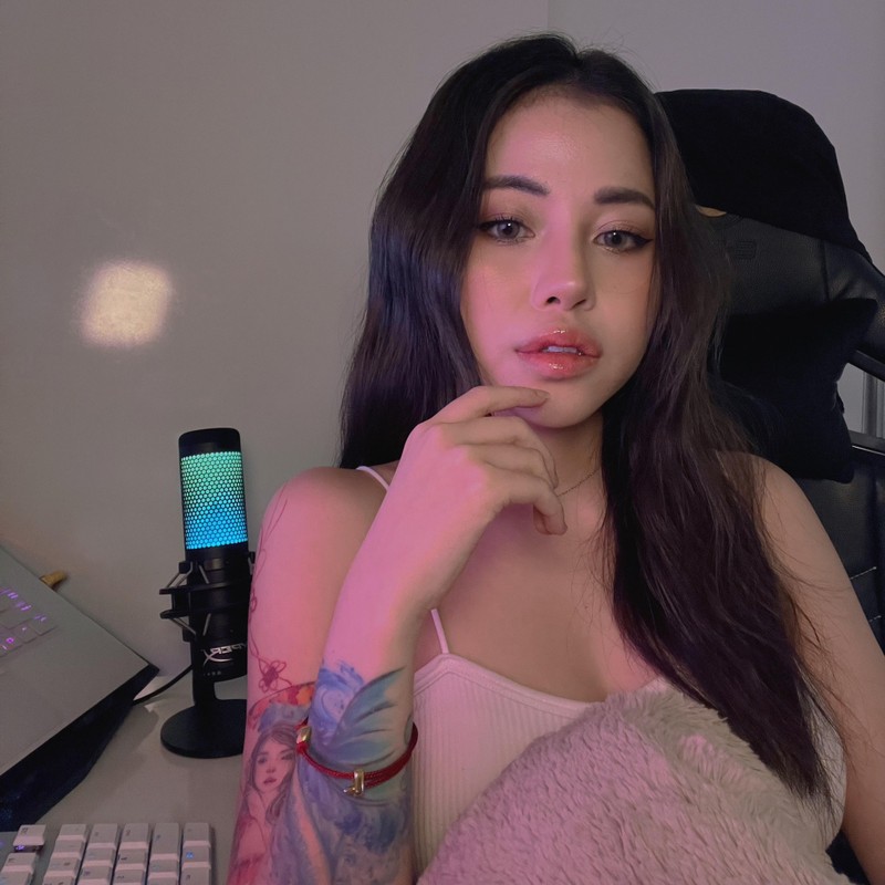 View -             'Hot girl làng streamer' Lai Lai diện đồ bé xíu, quyến rũ 'hết nấc'    