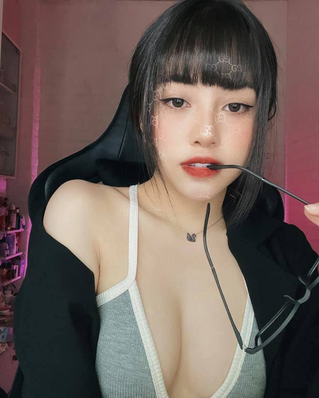 View -             'Hot girl làng streamer' Lai Lai diện đồ bé xíu, quyến rũ 'hết nấc'    