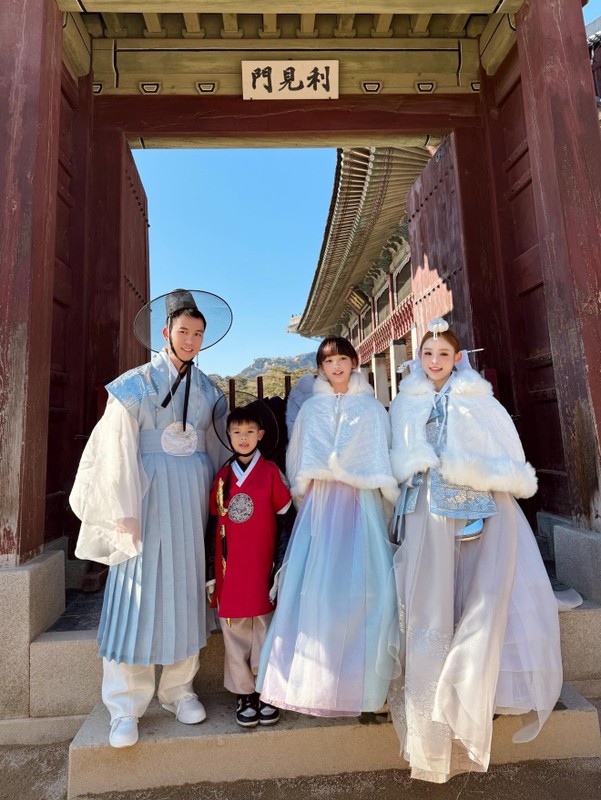 View -             'Phú bà' Huyền Baby hóa thân 'tiểu thư Hàn Quốc' khi diện hanbok    