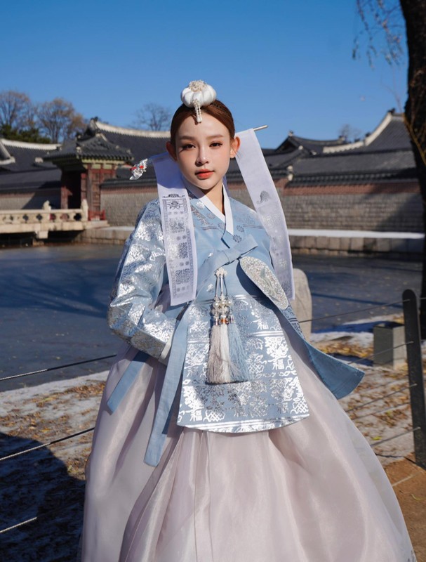 View -             'Phú bà' Huyền Baby hóa thân 'tiểu thư Hàn Quốc' khi diện hanbok    