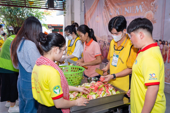 Sinh viên Hàn Quốc đến HUTECH giao lưu văn hóa, tham gia thiện nguyện 11